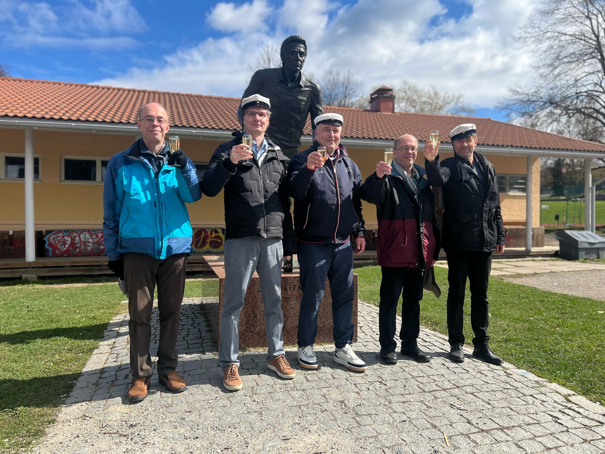 Vappu 01.05.2025 Litmanen patsas